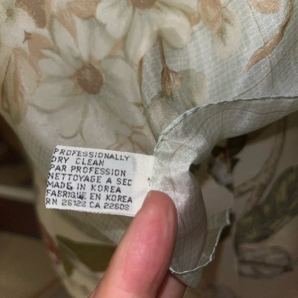 Echo silk scarf gray with roses - Picture 3 of 3